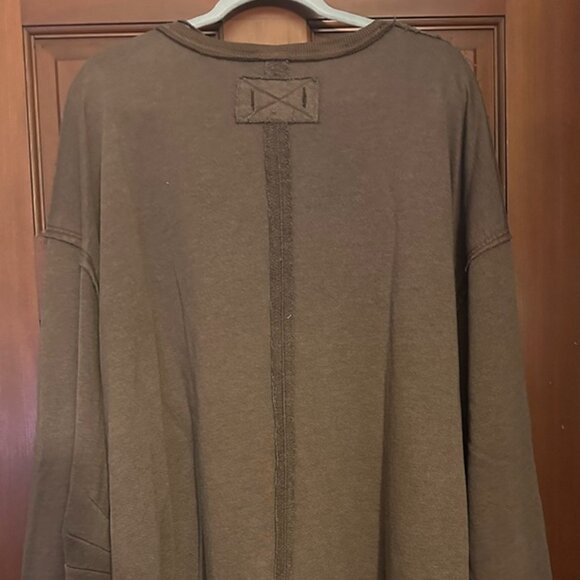 NWOT Free People Venice V-Neck Sweatshirt in Brown Bear size- LARGE - Picture 7 of 8